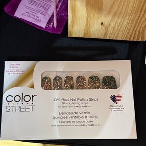 Color Street YULE LOVE IT Gld Green and Red on Multicolor Glitter Nail Strips